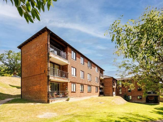 3 bedroom flat for sale