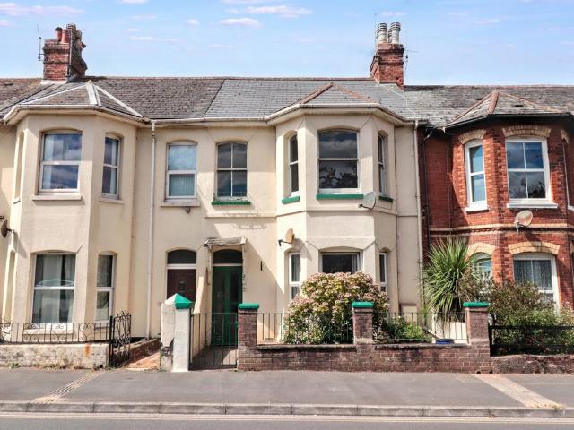 3 bedroom flat for sale