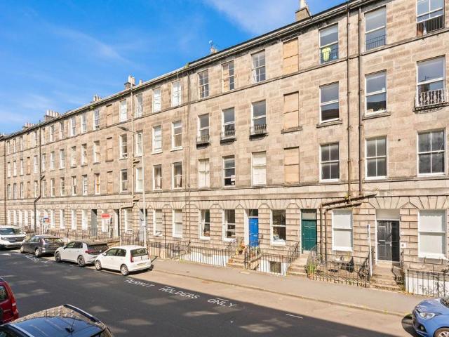 3 bedroom flat for sale
