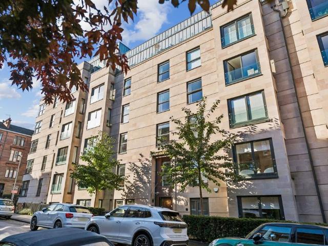 3 bedroom flat for sale
