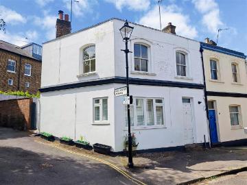 3 bedroom flat for sale