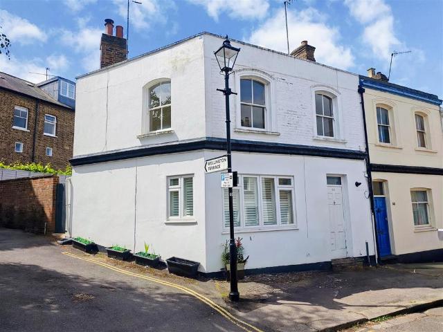 3 bedroom maisonette for sale