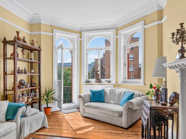 4 bedroom flat for sale