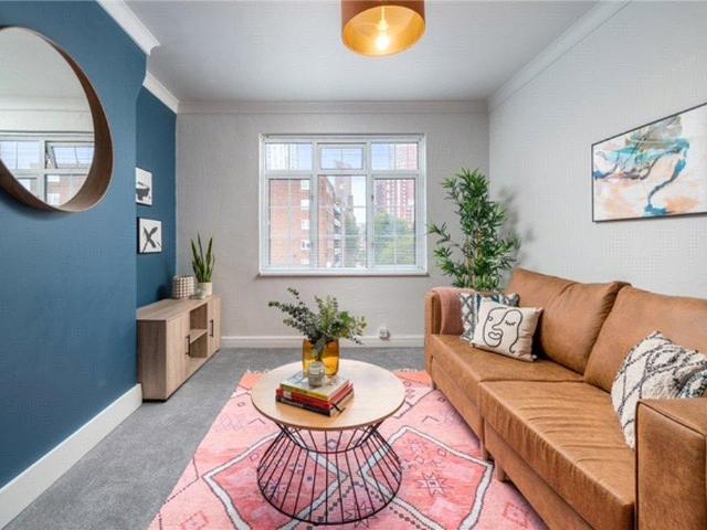 3 bedroom flat for sale