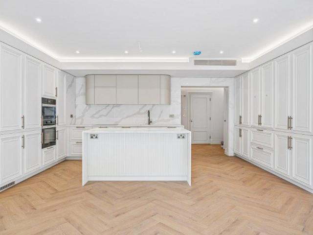 3 bedroom flat for sale