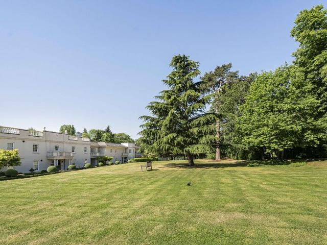 3 bedroom flat for sale
