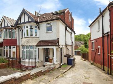 3 bedroom flat for sale