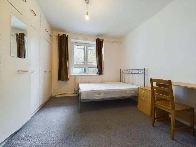 3 bedroom flat for sale