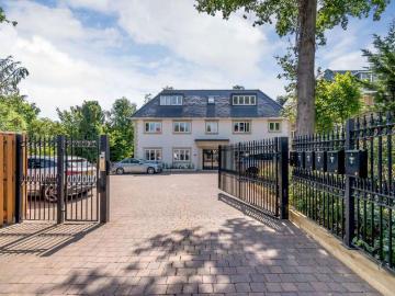 3 bedroom flat for sale