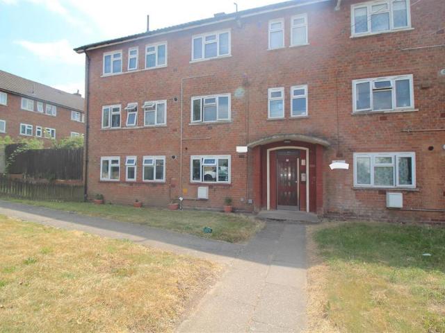 3 bedroom flat for sale