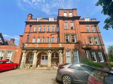 3 bedroom flat for sale