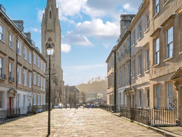 3 bedroom flat for sale
