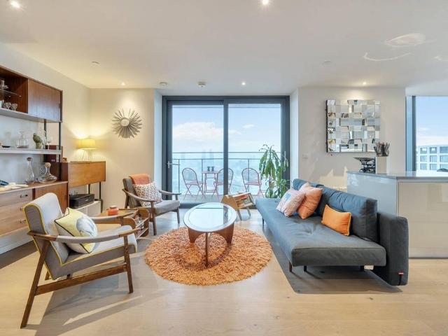 3 bedroom flat for sale