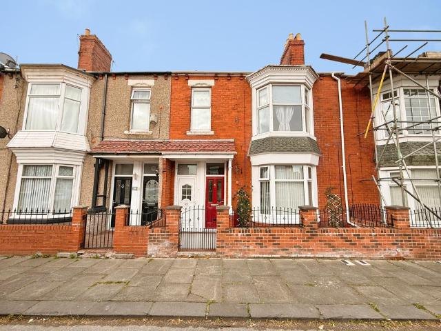 3 bedroom flat for sale