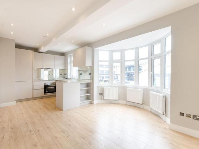 3 bedroom flat for sale