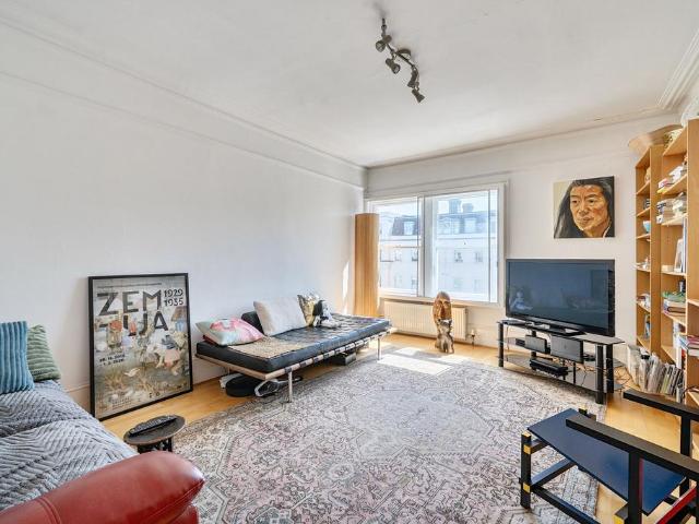 3 bedroom flat for sale