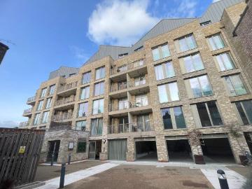3 bedroom flat for sale
