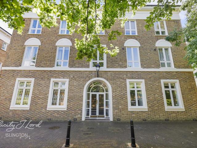 3 bedroom flat for sale