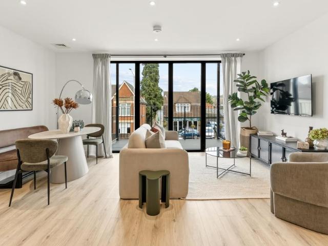 3 bedroom flat for sale
