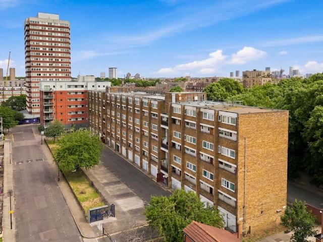 3 bedroom flat for sale
