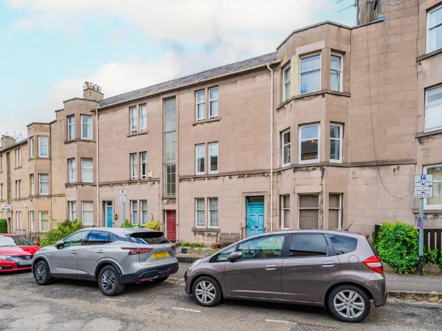 3 bedroom flat for sale