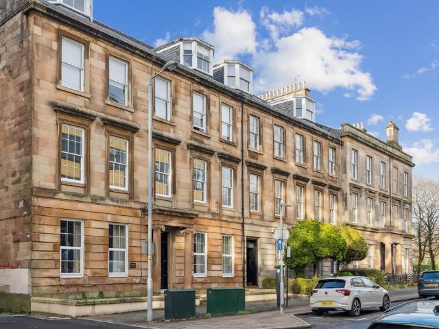 3 bedroom flat for sale