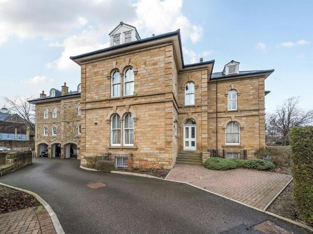 3 bedroom flat for sale