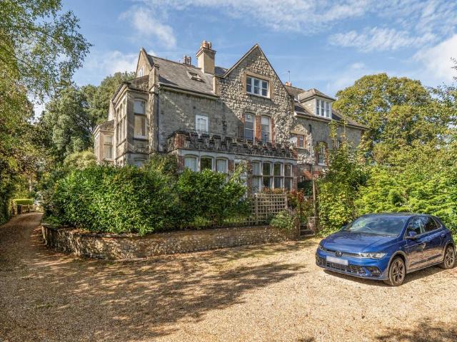 3 bedroom flat for sale