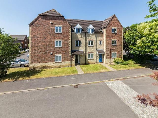3 bedroom flat for sale