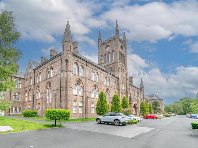 3 bedroom flat for sale