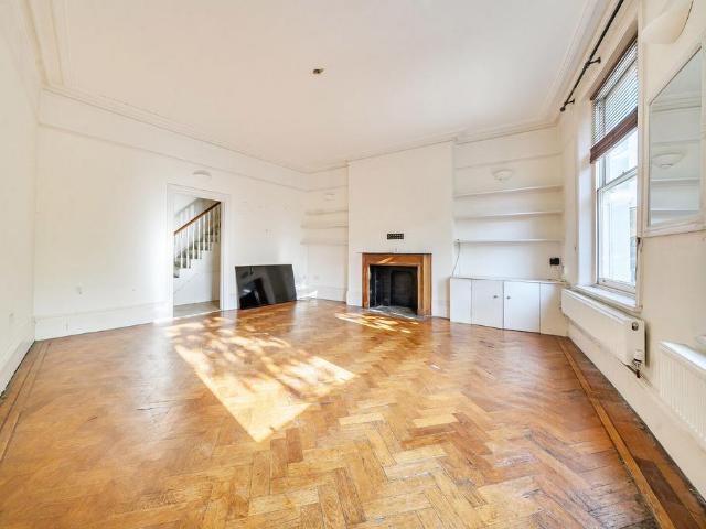 3 bedroom flat for sale