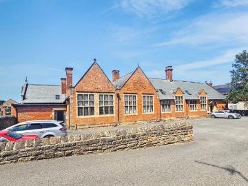 3 bedroom flat for sale
