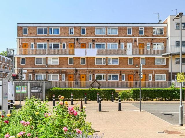 3 bedroom flat for sale