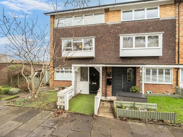 3 bedroom flat for sale
