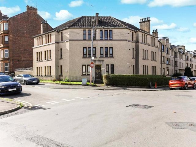 3 bedroom flat for sale