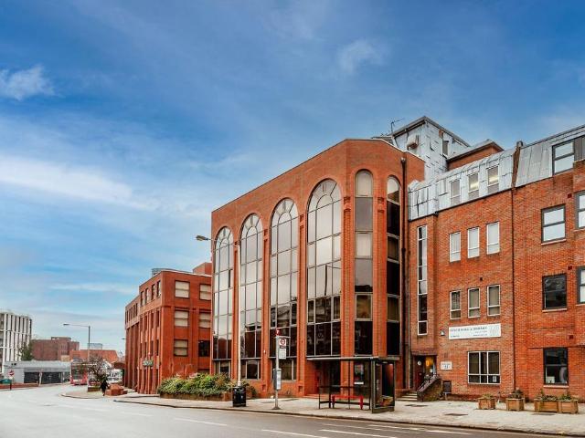 3 bedroom flat for sale