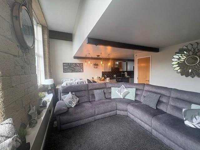 3 bedroom flat for sale