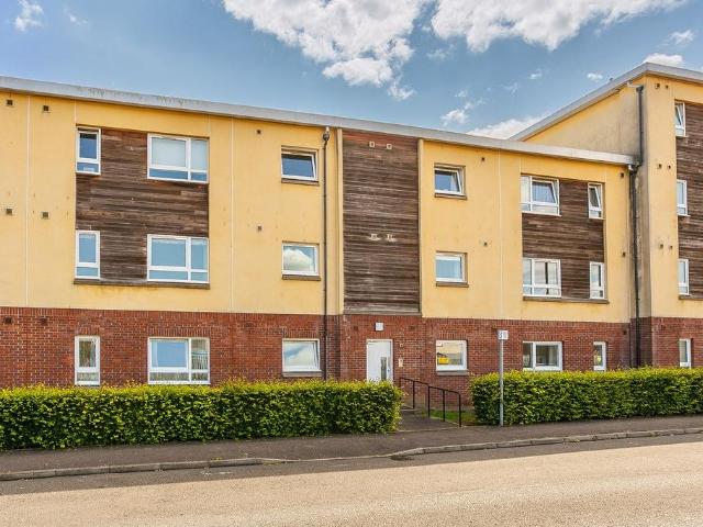 3 bedroom flat for sale