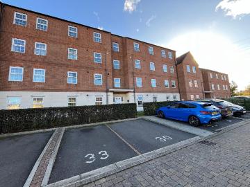 3 bedroom flat for sale