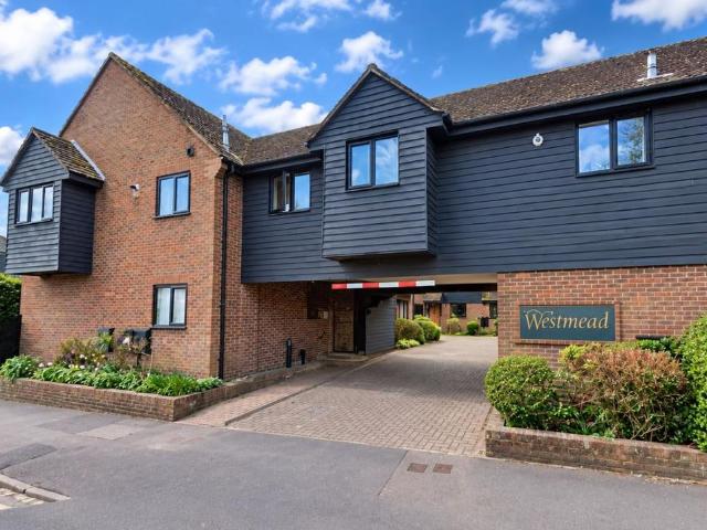 3 bedroom flat for sale