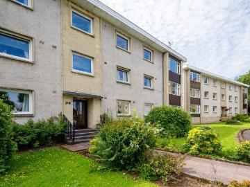 3 bedroom flat for sale