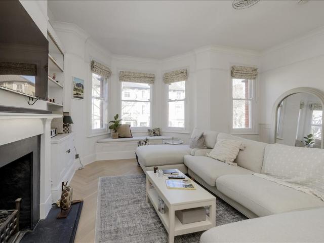 3 bedroom flat for sale