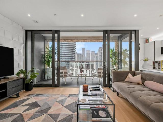 3 bedroom flat for sale