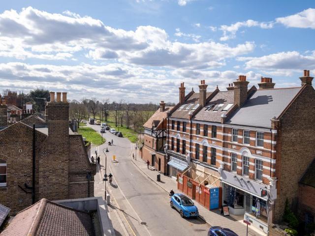 3 bedroom flat for sale