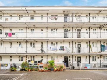 3 bedroom flat for sale