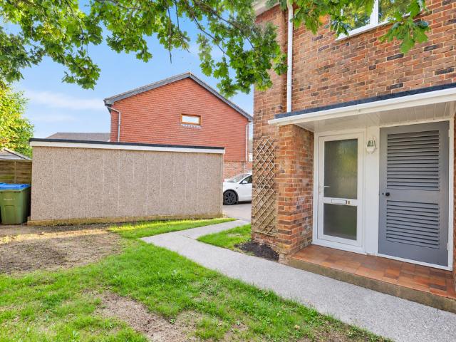 3 bedroom flat for sale