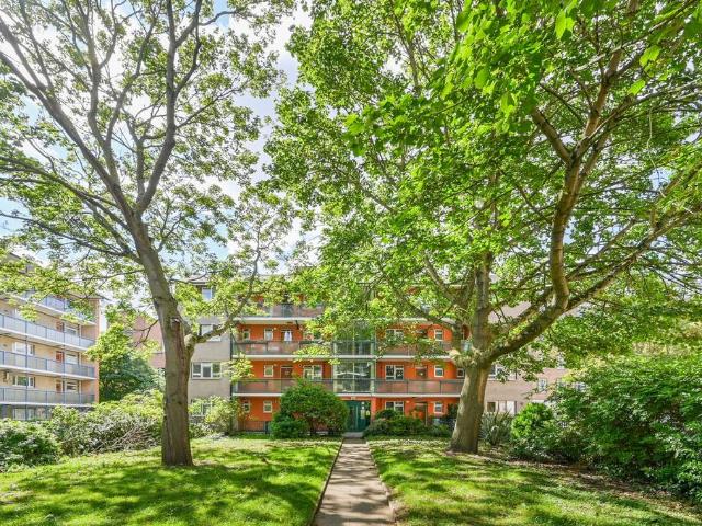 3 bedroom flat for sale