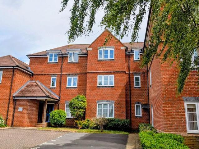 3 bedroom flat for sale