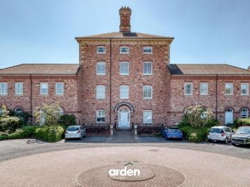 3 bedroom flat for sale