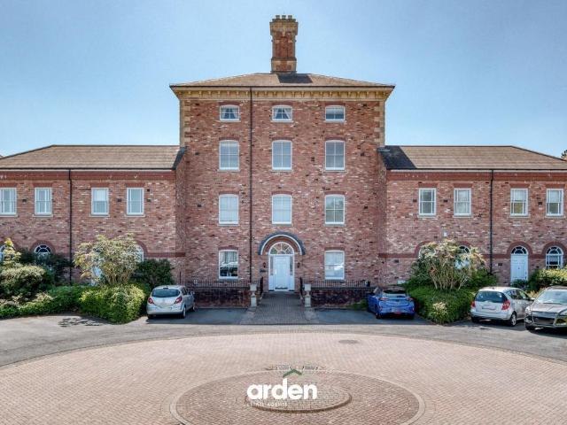 3 bedroom flat for sale